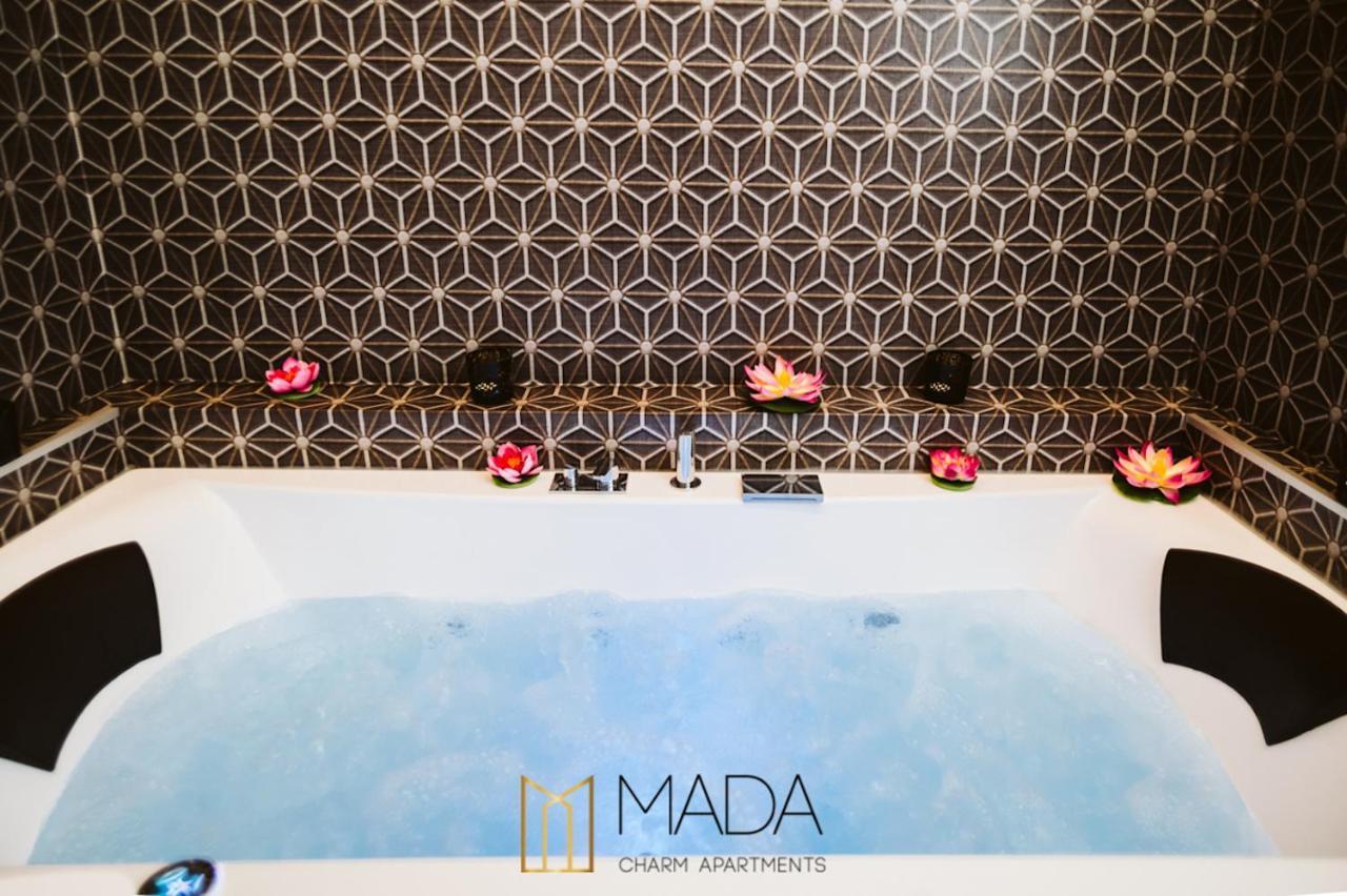 Mada Charm Apartments Jacuzzi เวอนาซซา ภายนอก รูปภาพ