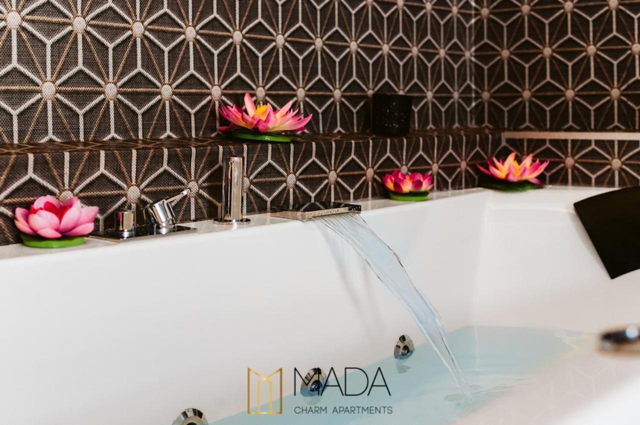 Mada Charm Apartments Jacuzzi เวอนาซซา ภายนอก รูปภาพ